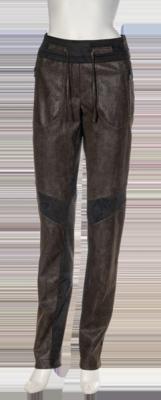Jogger flock leather | Sportiver Luxus: Designer-Hose im Material-Mix von Beate Heymann