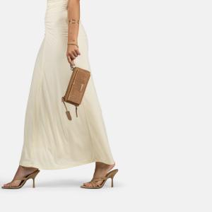 Entdecke „The Cool Colbie Phonewallet“ in Natural Nude – Stil und Sicherheit vereint!