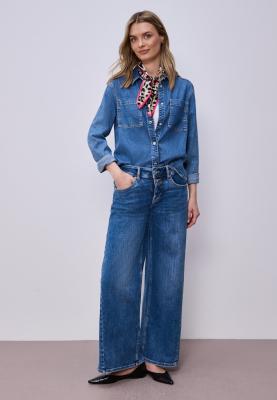 Nicki Satin Leo Square