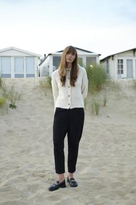 Flauschiger Komfort: Der Hoody Bouclé Cardigan von Jane Lushka < Hoody boucle cardigan 1086