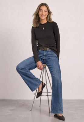 turtle neck shirt w.slit detai