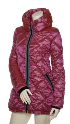 Stilvolle Steppjacke in einem glänzenden, tiefen Rosa