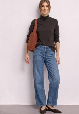 feminim roll neck shirt