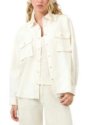 Hemdbluse mit aufgesetzten Taschen und offenen Kanten