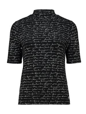 T-Shirt mit Stehkragen und All-Over-Print.