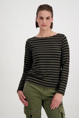 Basic-Shirt mit femininem U-Boot-Ausschnitt