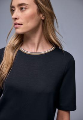 shirt w.striped collar