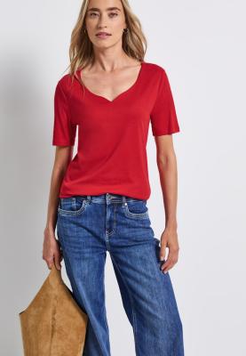 shirt w.heart neckline shape