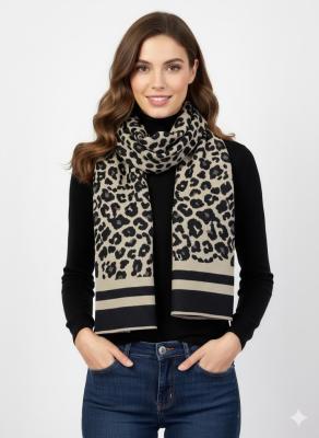 Großer Viskose- Schal in Leo Optik